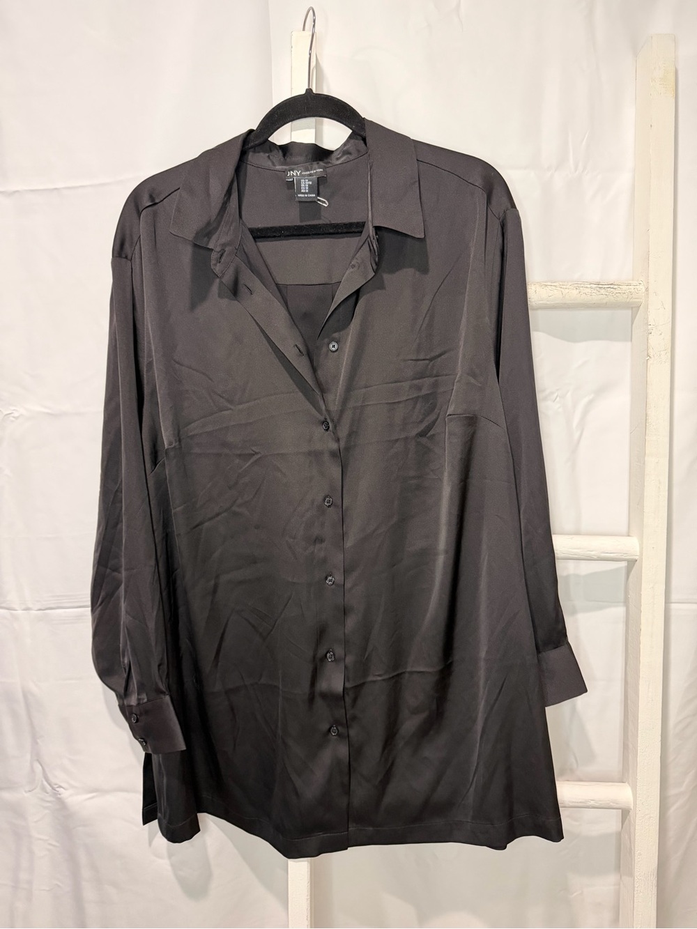 Jones New York Black Button-Up Blouse